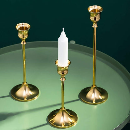 Elegante candelabro de oro vintage
