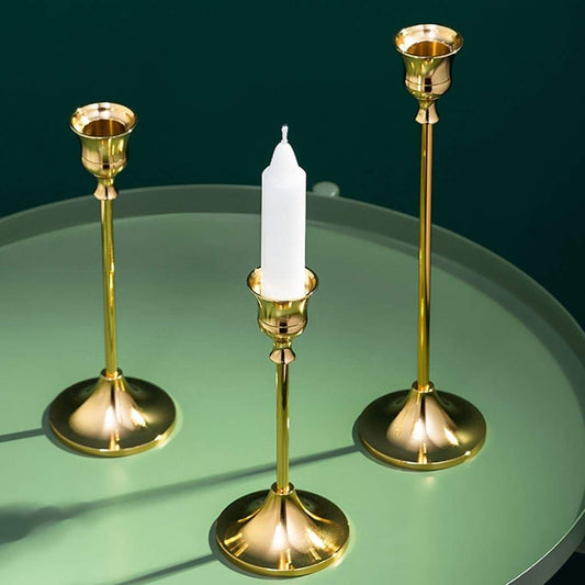 Elegante candelabro de oro vintage
