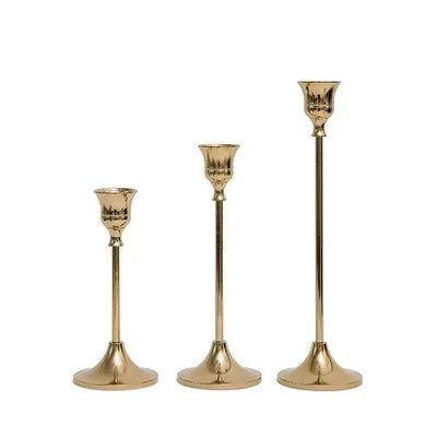 Elegante candelabro de oro vintage