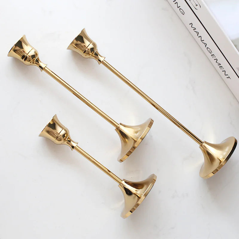 Elegante candelabro de oro vintage