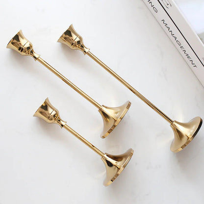 Elegante candelabro de oro vintage