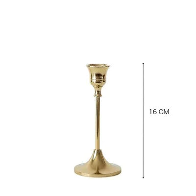 Elegante candelabro de oro vintage