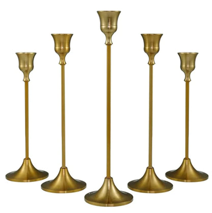 Elegante candelabro de oro vintage